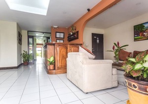 Berlor Airport Inn