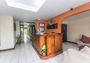 Berlor Airport Inn
