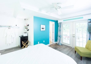 Best of Delaware - Fit for a QUEEN- Walk to Beach, Pet Friendly, Hot Tub, Pool