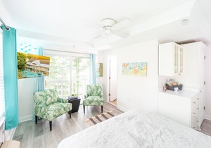 Best of Delaware - Fit for a QUEEN- Walk to Beach, Pet Friendly, Hot Tub, Pool