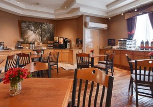 Best Western Plus Des Moines West Inn & Suites