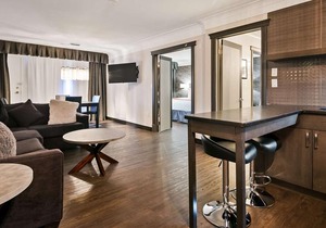 Best Western Plus Village Park Inn