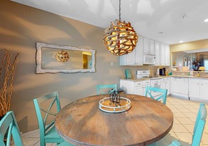 Bethany Bay 3rd floor condo w/golf on-site, free WiFi, and balcony