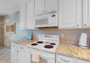 Bethany Bay 3rd floor condo w/golf on-site, free WiFi, and balcony