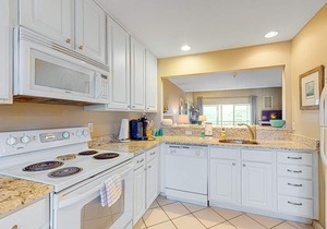 Bethany Bay 3rd floor condo w/golf on-site, free WiFi, and balcony