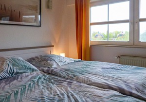 "Between the Baltic Sea beach and the Bodden, the Boddenhus apartment house awaits you with its brig