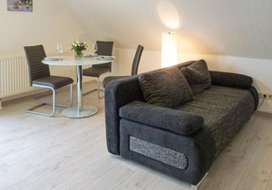 Between the Baltic Sea beach and the Bodden, the Boddenhus apartment house awaits you with its brigh