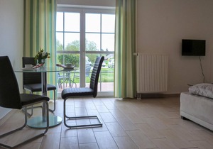 Between the Baltic Sea beach and the Bodden, the Boddenhus apartment house awaits you with its brigh