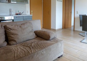 Between the Baltic Sea beach and the Bodden, the Boddenhus apartment house awaits you with its brigh