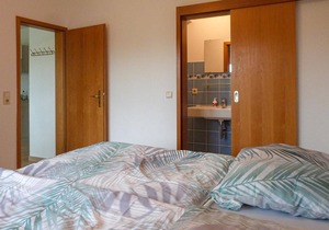 Between the Baltic Sea beach and the Bodden, the Boddenhus apartment house awaits you with its brigh