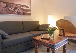 "Between the Baltic Sea beach and the Bodden, the Boddenhus apartment house awaits you with its brig