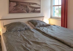 "Between the Baltic Sea beach and the Bodden, the Boddenhus apartment house awaits you with its brig
