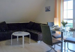 Between the Baltic Sea beach and the Bodden, the Boddenhus apartment house awaits you with its brigh