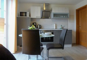 Between the Baltic Sea beach and the Bodden, the Boddenhus apartment house awaits you with its brigh