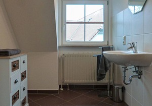 Between the Baltic Sea beach and the Bodden, the Boddenhus apartment house awaits you with its brigh