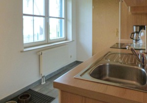 Between the Baltic Sea beach and the Bodden, the Boddenhus apartment house awaits you with its brigh