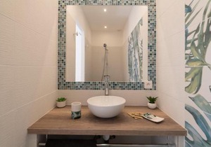 Bien d'exception en face du Palais des Papes