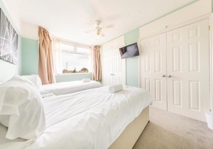 Big House in Filton - Sleeps up to 7!