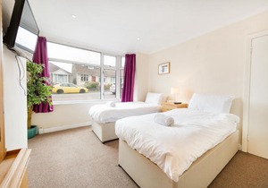 Big House in Filton - Sleeps up to 8!