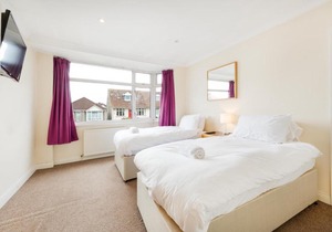 Big House in Filton - Sleeps up to 8!