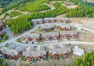 Big Sky condo with private hot tub, fireplace & 360 degree views