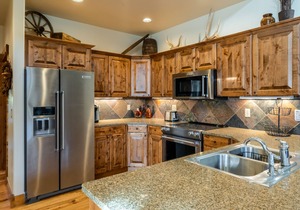 Big Sky condo with private hot tub, fireplace & 360 degree views