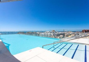 Blue Infinity Luxury Apartment by GHR Rentals