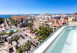 Blue Infinity Luxury Apartment by GHR Rentals
