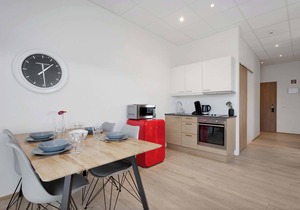 Blue Mountain Apartments - Corner Studio with View