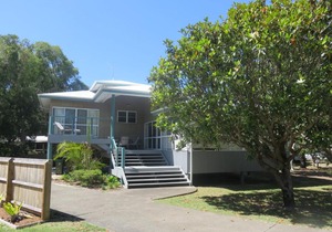 BLUEPOLES BEACH HOUSE ARAKOON-AIRCONDITIONED