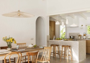 Bohemian chic villa for 12 with beautiful sea views