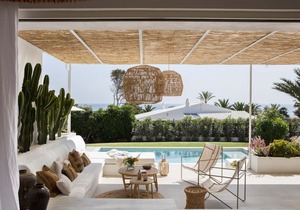 Bohemian chic villa for 12 with beautiful sea views