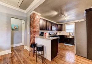 Boho Bungalow-walk to Plaza District