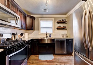 Boho Bungalow-walk to Plaza District