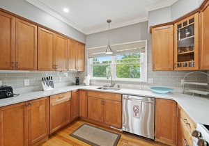 Bonnet Shores Beach House: Recently Renovated and Tastefully Furnished Getaway