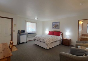 BookStayHop - #1 Lodge Room 1 ~ Green Springs Inn ~ Jacuzzi Bathtub ~Dog Friendl