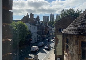 Bootham House Apartment 7 - sleeps 6 guests in 2 bedrooms