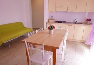 Boschetto two-room flat with air conditioning a few steps away from the beach