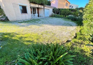 Bottom of villa close to all amenities