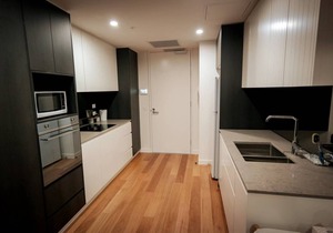 Braddon Brand New 1BR Apt, WiFi, Secure Parking.