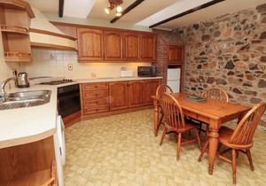 BRAMBLE COTTAGE, family friendly, character holiday cottage in Wooler
