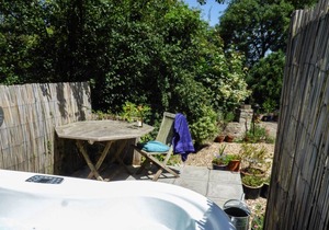 BRAMBLE, pet friendly, character holiday cottage in Compton Dundon