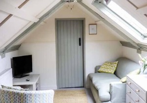 BRAMBLE, pet friendly, character holiday cottage in Compton Dundon