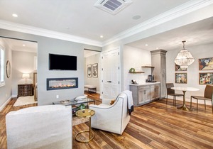 Brand New 1 Bedroom Luxury Bungalow steps from Sonoma Plaza