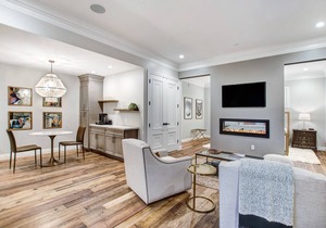 Brand New 1 Bedroom Luxury Bungalow steps from Sonoma Plaza