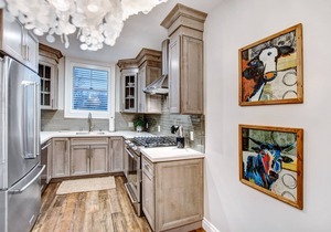 Brand New 1 Bedroom Luxury Bungalow steps from Sonoma Plaza