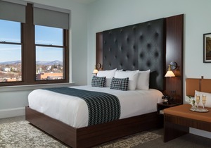 Breathtaking City Views -Free Wifi -Historic Hotel Close to Restaurants & More!