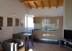 BREATHTAKING LAKE VIEW APARTMENT, SAUNA, SWIMMING POOL 6 BEDS