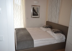 BREATHTAKING LAKE VIEW APARTMENT, SAUNA, SWIMMING POOL 6 BEDS