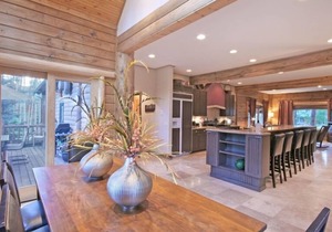 BRECK LUXURY LOG HOME, MINUTES TO MAIN ST FREE VIP SHUTTLE SKI SEASON